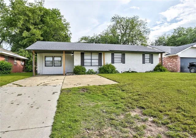 3rd image of 1419 E Robinson St, Norman, OK 73071 | MLS# 1200879
