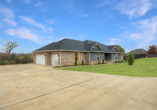 3rd image of 11425 Blue Heron Crk, Guthrie, OK 73044 | MLS# 1200891