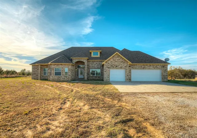 Homes for sale in Mc Loud, OK | 9202 Cleo Ln, Mc Loud, OK 74851 | MLS# 1201222