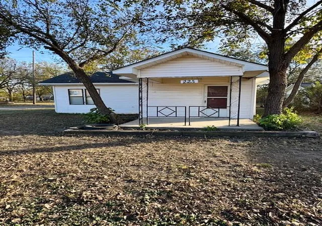 Photo 1 of Single family home for sale at 225 E Main St, Stratford, OK 74872 | MLS# 1201596 | Listing updated on 2026-02-02