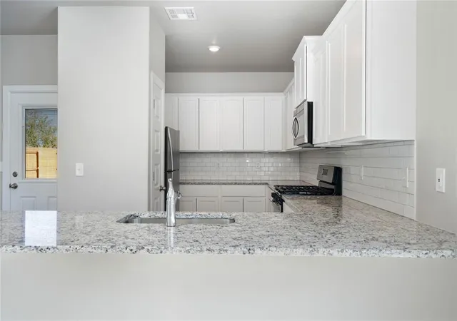 3rd image of 12732 Torretta Way, Yukon, OK 73099 | MLS# 1201623