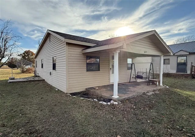 Photo 4 of Single Family Residence at 709 W Washington St, Crescent, OK 73028 | MLS# 1201647 | | Sold on 2026-02-20