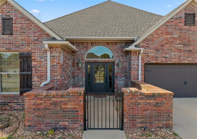 2nd image of 835 Sunset Ct, Ardmore, OK 73401 | MLS# 1201756