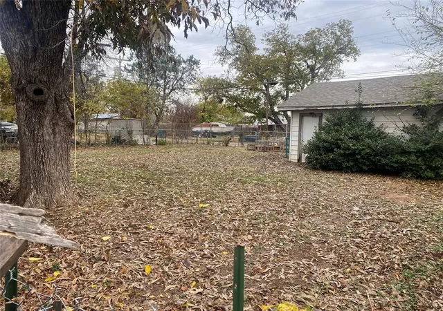 Photo 3 of Single family home for sale at 700 N 11th Street, Frederick, OK 73542 | MLS# 1201767 | Listing updated on 2025-11-21