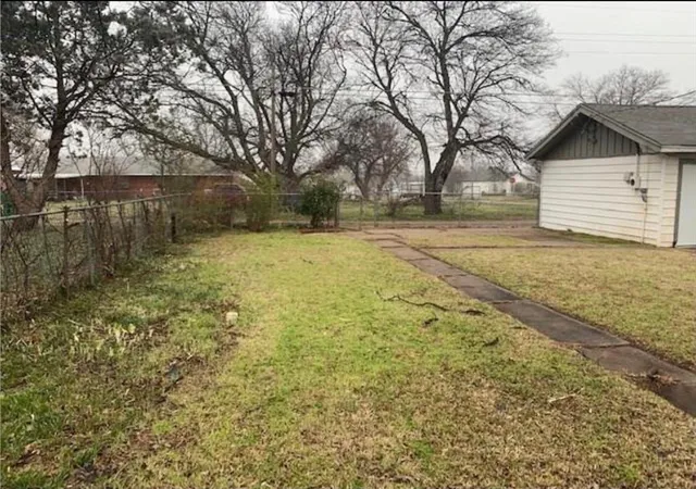 Photo 6 of Single family home for sale at 700 N 11th Street, Frederick, OK 73542 | MLS# 1201767 | Listing updated on 2025-11-21