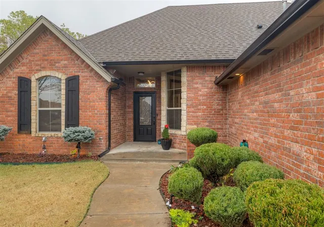 2nd image of 9817 Sw 27th St, Yukon, OK 73099 | MLS# 1201772
