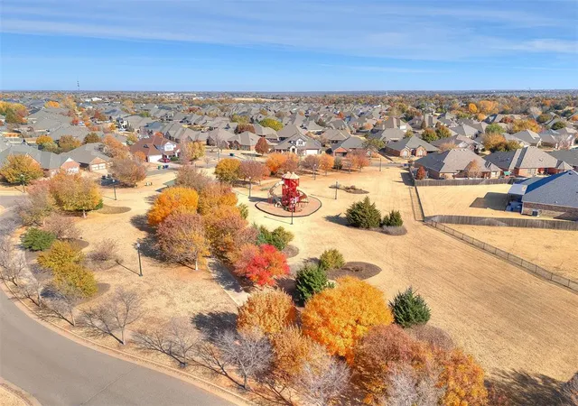 43rd image of 2421 Nw 180th St, Edmond, OK 73012 | MLS# 1201788