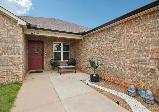 2nd image of 1405 S Dean Dr, Mustang, OK 73064 | MLS# 1201895