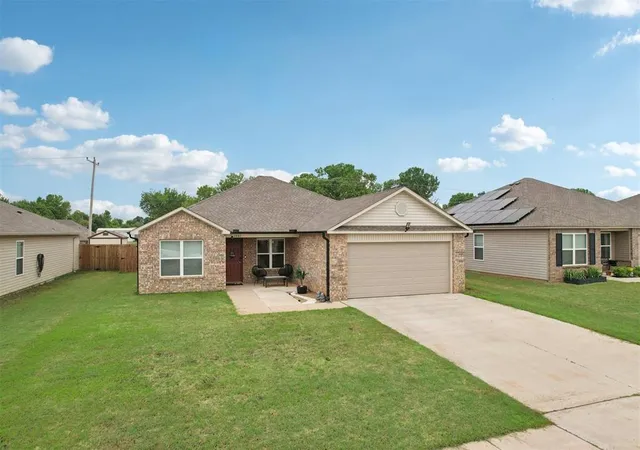 36th image of 1405 S Dean Dr, Mustang, OK 73064 | MLS# 1201895