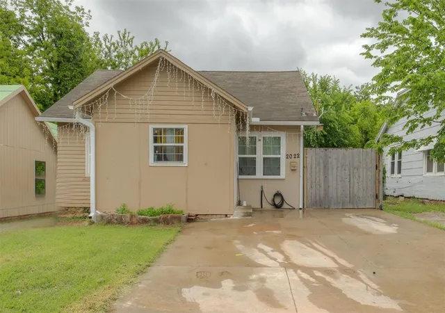 Photo 3 of Single family home for sale at 2022 NW 30th Street, Oklahoma City, OK 73118 | MLS# 1201949 | Listing updated on 2025-11-18