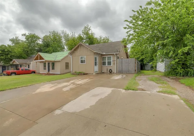 Photo 4 of Single family home for sale at 2022 NW 30th Street, Oklahoma City, OK 73118 | MLS# 1201949 | Listing updated on 2025-11-18