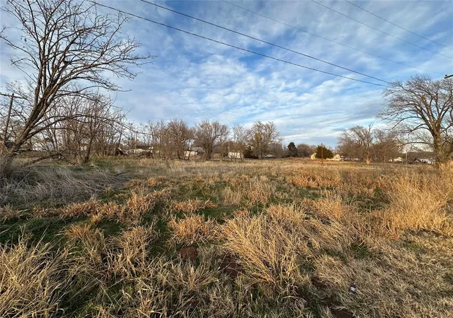 Homes for sale in Mangum, OK | 707 S Louis Tittle Ave, Mangum, OK 73554 | MLS# 1201953