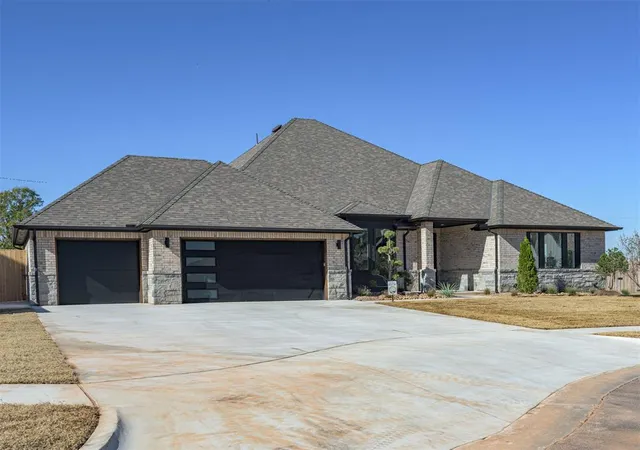 Photo 2 of Single Family Residence at 3901 Sorano Dr, Moore, OK 73160 | MLS# 1201991 | | Sold on 2026-01-30