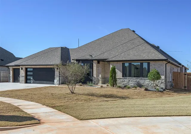 Photo 3 of Single Family Residence at 3901 Sorano Dr, Moore, OK 73160 | MLS# 1201991 | | Sold on 2026-01-30