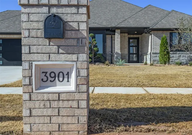 Photo 4 of Single Family Residence at 3901 Sorano Dr, Moore, OK 73160 | MLS# 1201991 | | Sold on 2026-01-30
