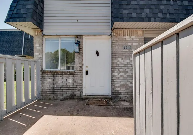 Photo 3 of Townhouse at 1414 Bill Carrol Dr, Norman, OK 73071 | MLS# 1202132 | | Sold on 2026-03-16