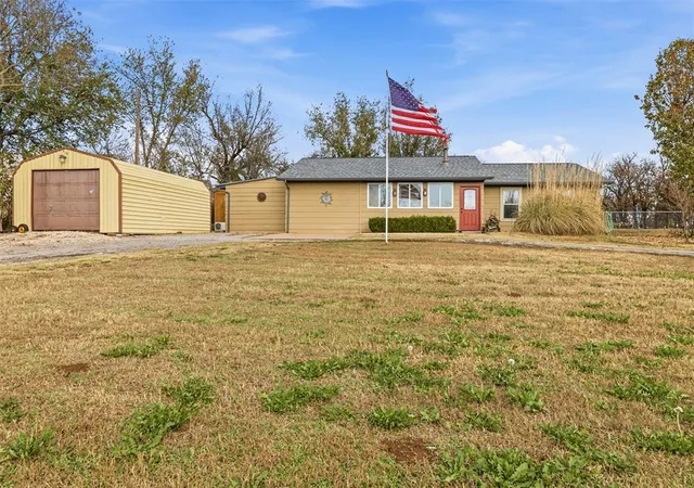 2nd image of 3412 S Division St, Guthrie, OK 73044 | MLS# 1202230