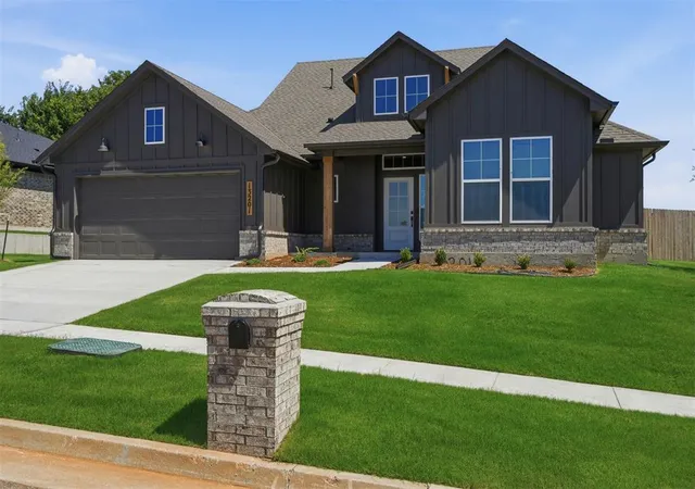 2nd image of 13201 Red Oak Dr, Choctaw, OK 73020 | MLS# 1202335