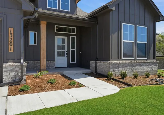 3rd image of 13201 Red Oak Dr, Choctaw, OK 73020 | MLS# 1202335