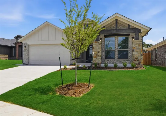 2nd image of 280 Woodrock St, Harrah, OK 73045 | MLS# 1202341