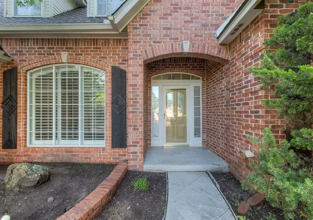 3rd image of 2824 N Ashecroft Dr, Edmond, OK 73034 | MLS# 1202492