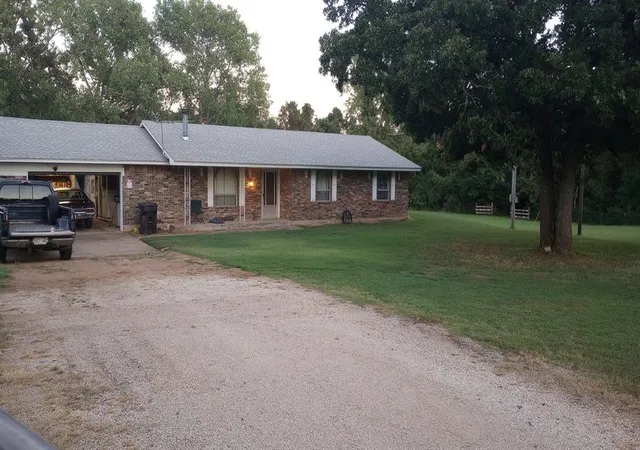 Homes for sale in Mc Loud, OK | 2 Wynema Rd, Mc Loud, OK 74851 | MLS# 1202520