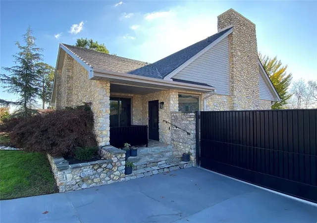 3rd image of 10 Rustic Hills St, Norman, OK 73072 | MLS# 1203958