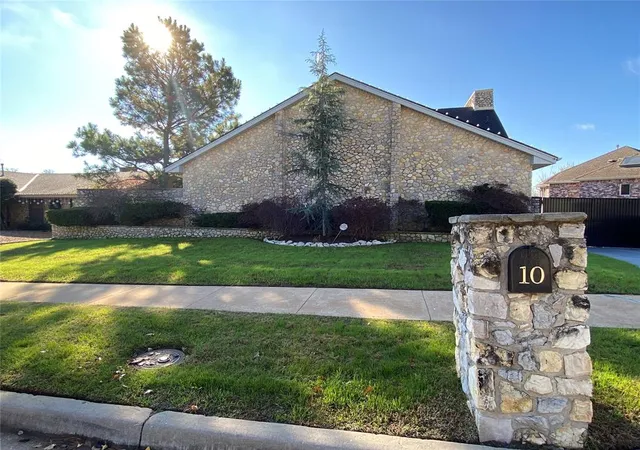 2nd image of 10 Rustic Hills St, Norman, OK 73072 | MLS# 1203958