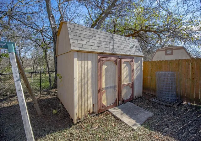 Photo 35 of Sale Pending at 4300 Mackenzie Dr, Moore, OK 73160 | MLS# 1204078 | Listing updated on 2025-12-30