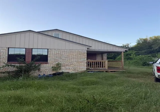 Photo 2 of Single Family Residence at 4517 SE Idell Dr, Moore, OK 73165 | MLS# 1204271 |  | Sold on 2026-01-28