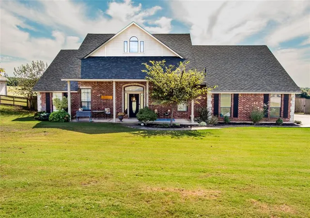 1st image of 1705 Twin Spires Trl, Guthrie, OK 73044 | MLS# 1204485