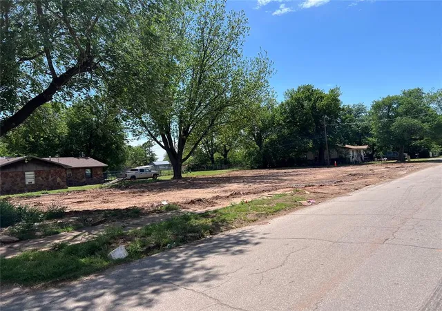 Photo 1 of Sale Pending at 627 N 10th Street, Chickasha, OK 73018 | MLS# 1204559 | Listing updated on 2026-04-21