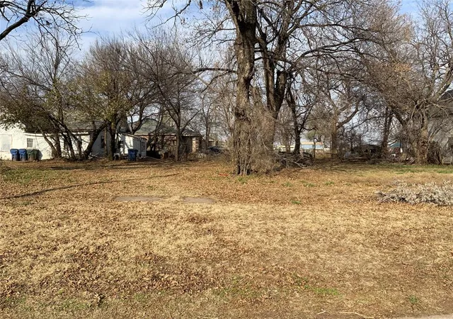 Photo 1 of Sale Pending at 624 W Michigan Ave, Chickasha, OK 73018 | MLS# 1204560 | Listing updated on 2026-03-31