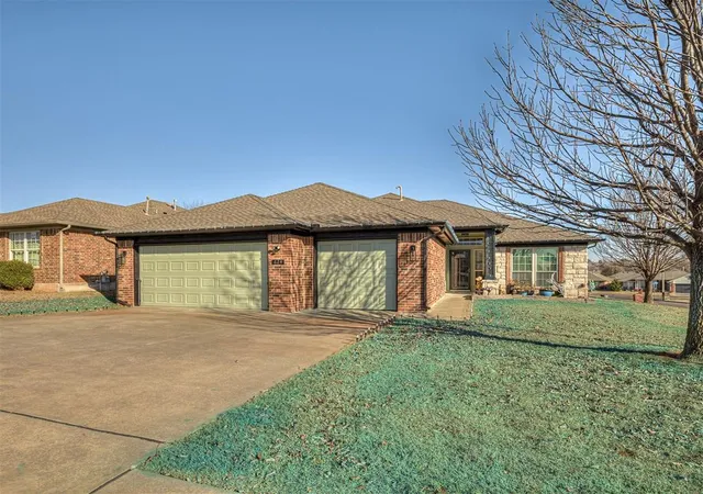 Photo 2 of Single family home for sale at 624 Applewood St, Moore, OK 73160 | MLS# 1204594 | Listing updated on 2026-03-02