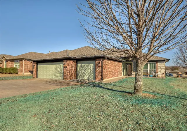 Photo 3 of Single family home for sale at 624 Applewood St, Moore, OK 73160 | MLS# 1204594 | Listing updated on 2026-03-02