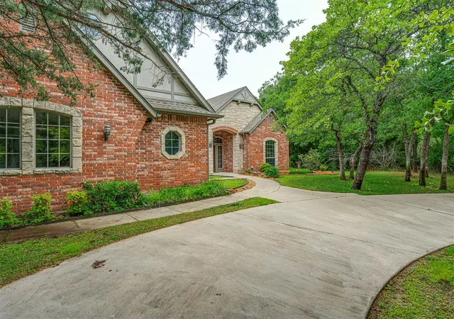 Photo 3 of Sale Pending at 7400 Tangle Vine Dr, Edmond, OK 73034 | MLS# 1204718 | Listing updated on 2026-08-18