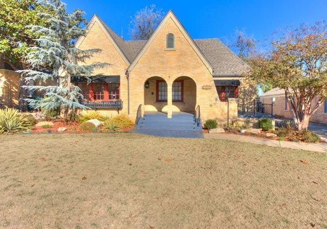 2nd image of 2137 Nw 27th St, Oklahoma City, OK 73107 | MLS# 1204727