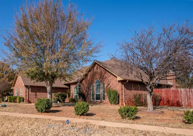 Photo 2 of Single family home for sale at 1221 Nw 181st Street, Edmond, OK 73012 | MLS# 1204856 | Listing updated on 2026-02-19