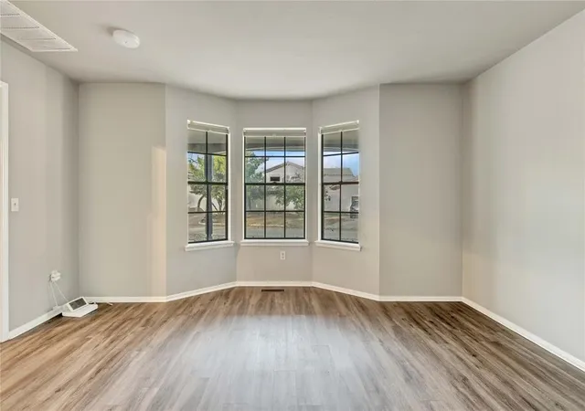 3rd image of 6016 Harwich Manor St, Oklahoma City, OK 73132 | MLS# 1204896
