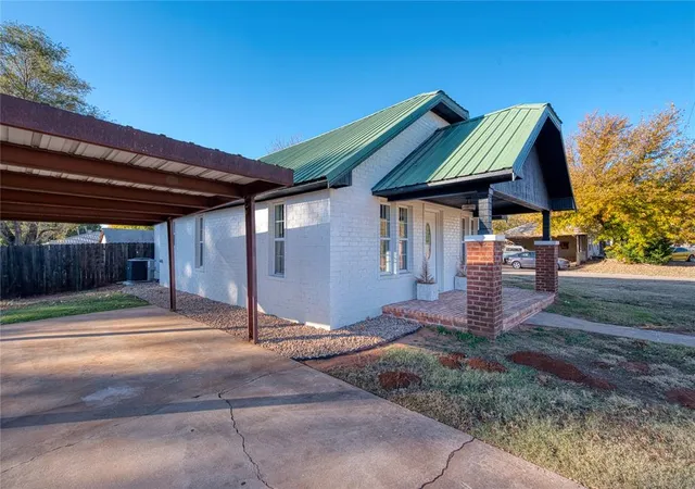3rd image of 1222 W 7Th St, Elk City, OK 73644 | MLS# 1205066