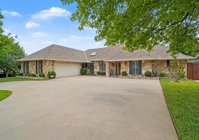 Homes for sale in Oklahoma City, OK | 3133 Birch Bark Ln, Oklahoma City, OK 73120 | MLS# 1205124