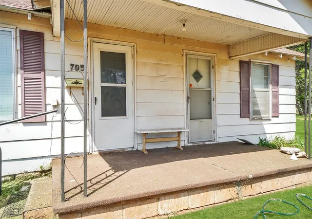 Homes for sale in Mangum, OK | 705 E Cleveland St, Mangum, OK 73554 | MLS# 1205125