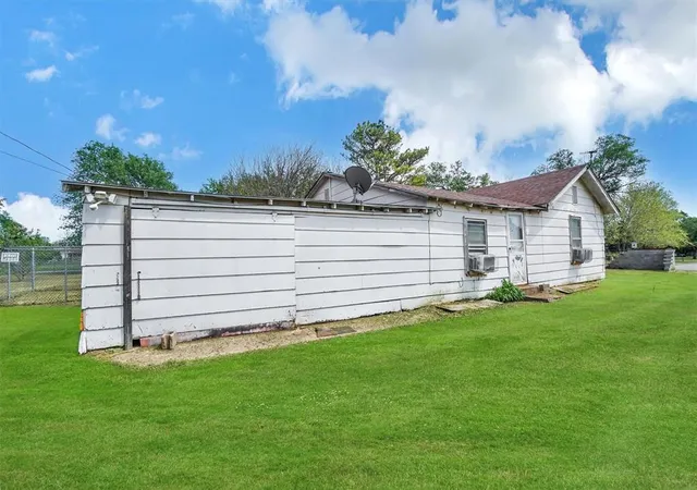 Homes for sale in Mangum, OK | 705 E Cleveland St, Mangum, OK 73554 | MLS# 1205125