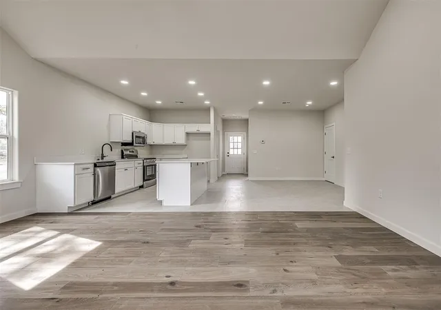 3rd image of 1879 Rockford Dr, Eufaula, OK 74432 | MLS# 1205316