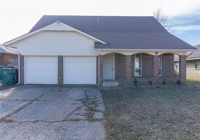 2nd image of 1036 Sw 94th St, Oklahoma City, OK 73139 | MLS# 1205327