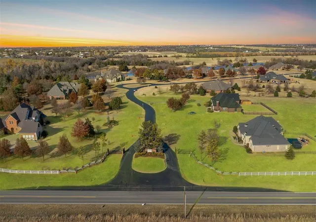 3rd image of 18077 Carlton Way, Edmond, OK 73012 | MLS# 1205660