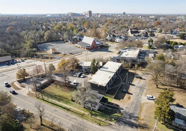 Listing Photo 2 - Condo for sale in building located at 515 Alameda St, Norman, OK 73071 - Unit #