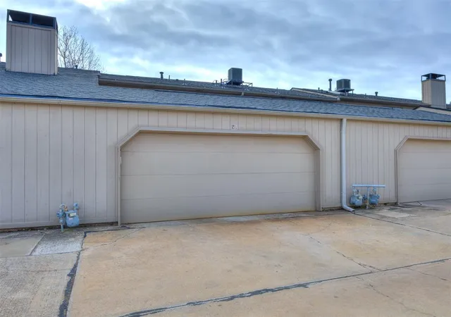 Listing Photo 4 - Condo for sale in building located at 6500 N Grand Blvd, Oklahoma, OK 73116 - Unit #151