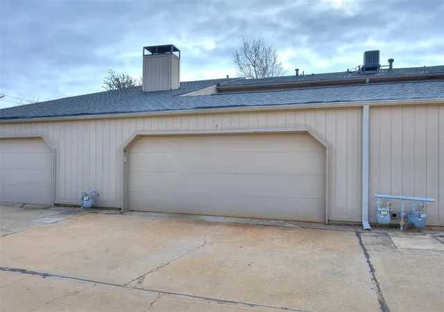 Listing Photo 5 - Condo for sale in building located at 6500 N Grand Blvd, Oklahoma, OK 73116 - Unit #151