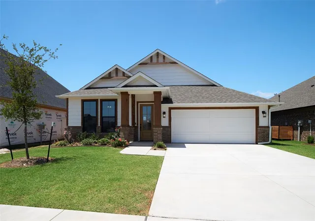 2nd image of 305 Carat Dr, Yukon, OK 73099 | MLS# 1206224
